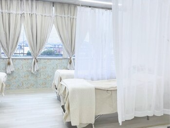 クラシック アイズ(CLASSIC EYES)/清潔感のある落ち着いた店内☆