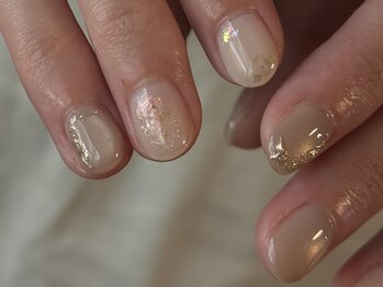 アールビービー(R.B.B.)の写真/短いお爪もお任せ☆ショートネイルに映えるニュアンスネイル◎華やかなデザインで指先から可愛く気分もUP♪
