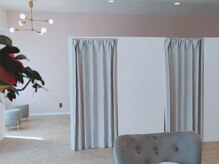 サロンノアノア 小倉店(salon noa noa)/白を基調とした明るい空間です