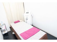 美容脱毛専門サロン エピラージュ 新宿店(Epilage)/清潔感ある施術部屋