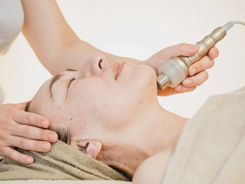 マッチ(much)の写真/【話題の脂肪分解溶液導入】たるみケアで引き締まったフェイスラインを◎ダウンタイム無く、理想の小顔へ♪