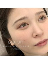 窓と彗星/《まつ毛パーマ》