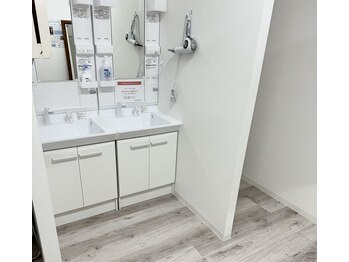 ビッグバンジャパン/洗面台・シャワー室