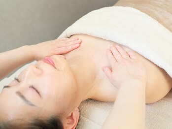 レア(le'a)/デコルテマッサー／天白区