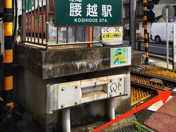 キロロ バイ アイラッシュアイリ(Kiroro by Eyelash Airi)/1.腰越駅の小さな踏切渡ります