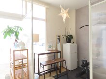 待合スペースではカウンセリングなどを行います。施術後もにも◎