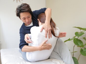 ユニバーサル(UNIVERSAL)/背骨矯正