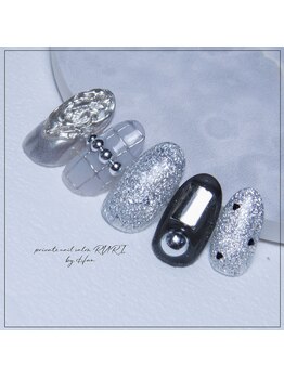 モノクロY2Kネイル