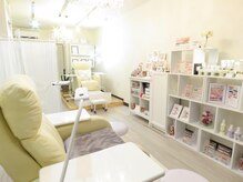 ネイルスパサロン プリール(Pulir)の雰囲気（白を基調とした店内…☆）