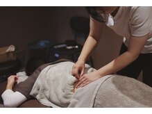 ハルノハナ鍼灸治療院 丸の内院の雰囲気（肩こり・頭痛・疲れなど一人ひとりに合わせた施術と先生をご案内）