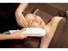 施術ルームは完全個室でゆったりとした空間お二人同時施術OK