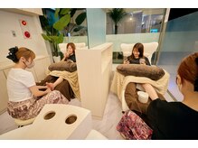 ミージュ(miju.)の雰囲気（足裏マッサージは友達同士やカップルでのご利用もできます♪）