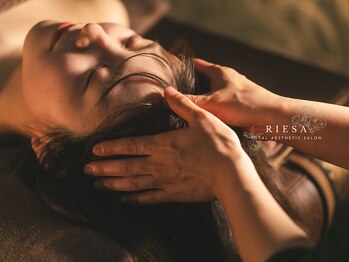 リイサ(Riesa)の写真/【驚きの変化を実感！】ヘッドメニュー(頭のマッサージ)30分2200円☆リフトアップ効果や肩こり・頭痛にも◎
