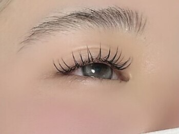 アイビューティーオーラ(Eye beauty AURA)の写真/モチの良さと仕上がりの美しさが自慢です♪自まつ毛の状態を見極めた施術で、理想の目元へ♪