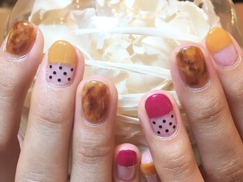 ネイルズ ララ(nails Lala)/べっこう×ドット