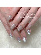 プチブラン(Petit Blanc)/アシンメトリーネイル