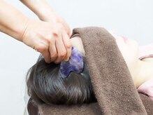 スロー(Slow)の雰囲気（カッサを使用したヘッドスパでしっかりほぐして眼精疲労解消◎）