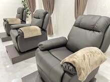 シャルムアイラッシュ(Charme eyelash)の雰囲気（ふかふかリクライニングチェアで座り心地◎）