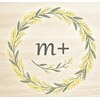 エムプラス(m+)のお店ロゴ