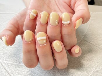 ネイルサロン イントゥ(into_)/うねうね　ワンカラー　イエロー