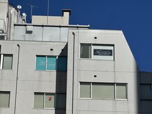 ムーンストーン(Moonstone)/外苑前駅を出ると見えます