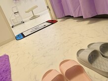 店内ではスリッパに履き替えをお願いしております。