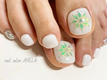 アネラ(ANELA)/雪の結晶ネイル
