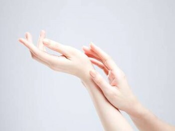 スリー 自由が丘(THREE)の写真/《薄爪/短爪/割れ爪/巻き爪等のお悩みはTHREEにお任せ》自爪の健康をとことん追求したtotal美爪ケアサロン!