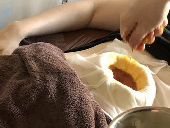 アーユルヴェーダエステ ヴァーマ(ayurveda esute VERMA)の写真/アーユルヴェーダ式、オイルの部分温浴でお腹と子宮をケア。女性特有のお悩み改善にもオススメ！
