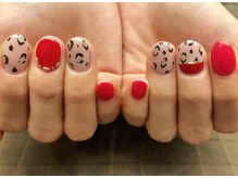 プラハネイル(+HER 美甲)/ヒョウ柄×バイカラー