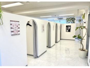 ロレインブロウ 春日部店/店内