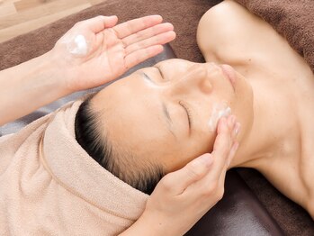 トゥルーカラーズ/高品質の化粧品で施術・お仕上げ