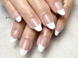 シンプル！白フレンチネイル