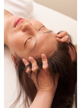 【施術STEP２】独自の小顔技術★顔頭筋ストレッチリフト※お悩みに合わせて施術が前後する場合がございます