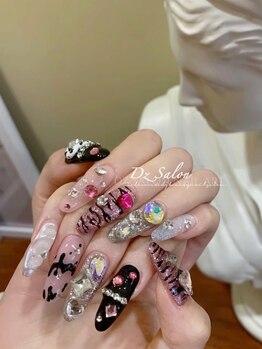 ディーズサロン(Dz salon)の写真/埋め尽くしやパーツの種類が豊富で、自分だけのネイルが楽しめる！何度でも見たくなる指先に…♪