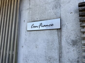 Lambell Beauty Studio./