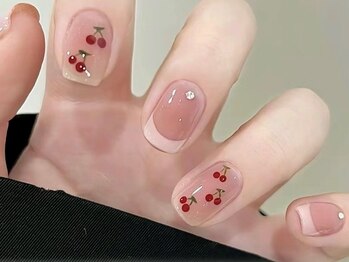 ミンミン(Min min)の写真/シンプルけど上品で華やかなデザインが豊富！視線を奪う可愛いネイルで気分もup！