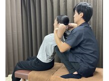 その首肩こりや腰痛は「骨盤の歪み」が原因かも。当院は、身体の土台から不調を正す根本改善メニューです。