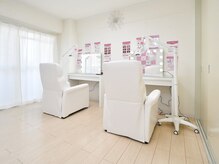 エクシアホワイトニング 新百合ヶ丘店の雰囲気（清潔感ある白を基調とした店内◆ペア来店大歓迎♪）