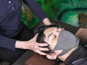 ほぐし処 いやしの森/施術シーン～ヘッドマッサージ～