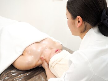 エスグレース 梅田店(S.grace)/バストアップ施術風景