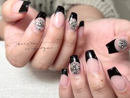 黒フレンチ×パーツネイル