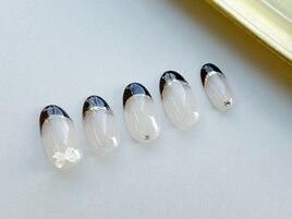 ゴールドライン黒フレンチネイル