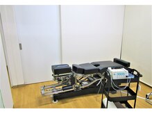 六甲もり鍼灸整体院/カイロベッドと骨格調整用機械