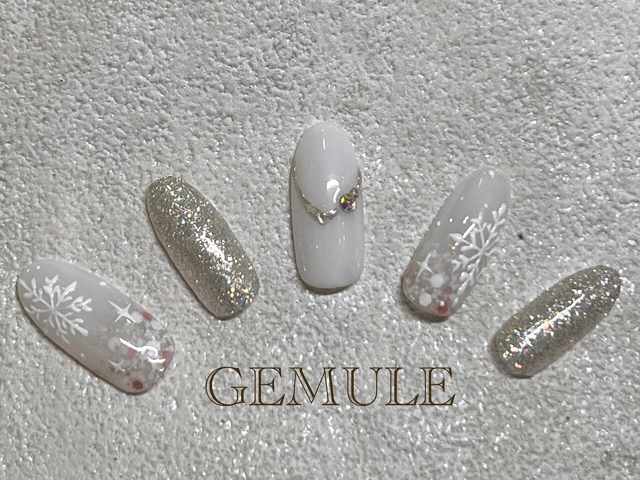 2025年-2026年冬トレンド】ホワイト ワンカラーのネイルデザイン集