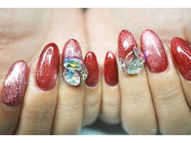 Vカットも！キラキラネイル