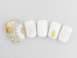 ホワイトアートスタッズネイル