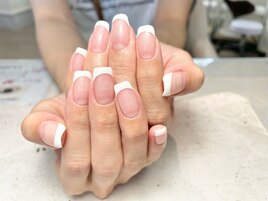 シンプル白フレンチ