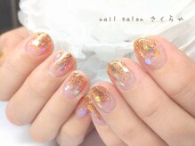 ブロンズ×キラキラの大人ネイル