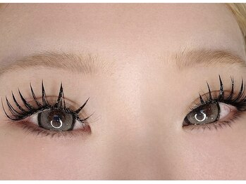 パーミル アイ アンド ネイル クマモト(permille ‰ eye&nail Kumamoto)の写真/自まつげの本数や長さに左右されないボリュームのある目元に！負担をかけずにエクステが楽しめます♪